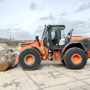 Hitachi ZW220-5B Excellent Condition / CE Certified